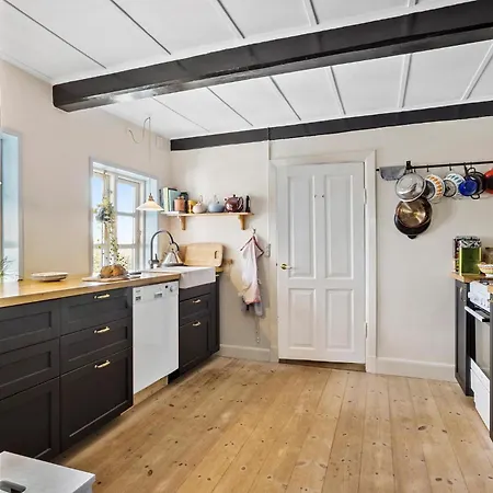 Semesterbostad 4 Bedroom Beautiful In